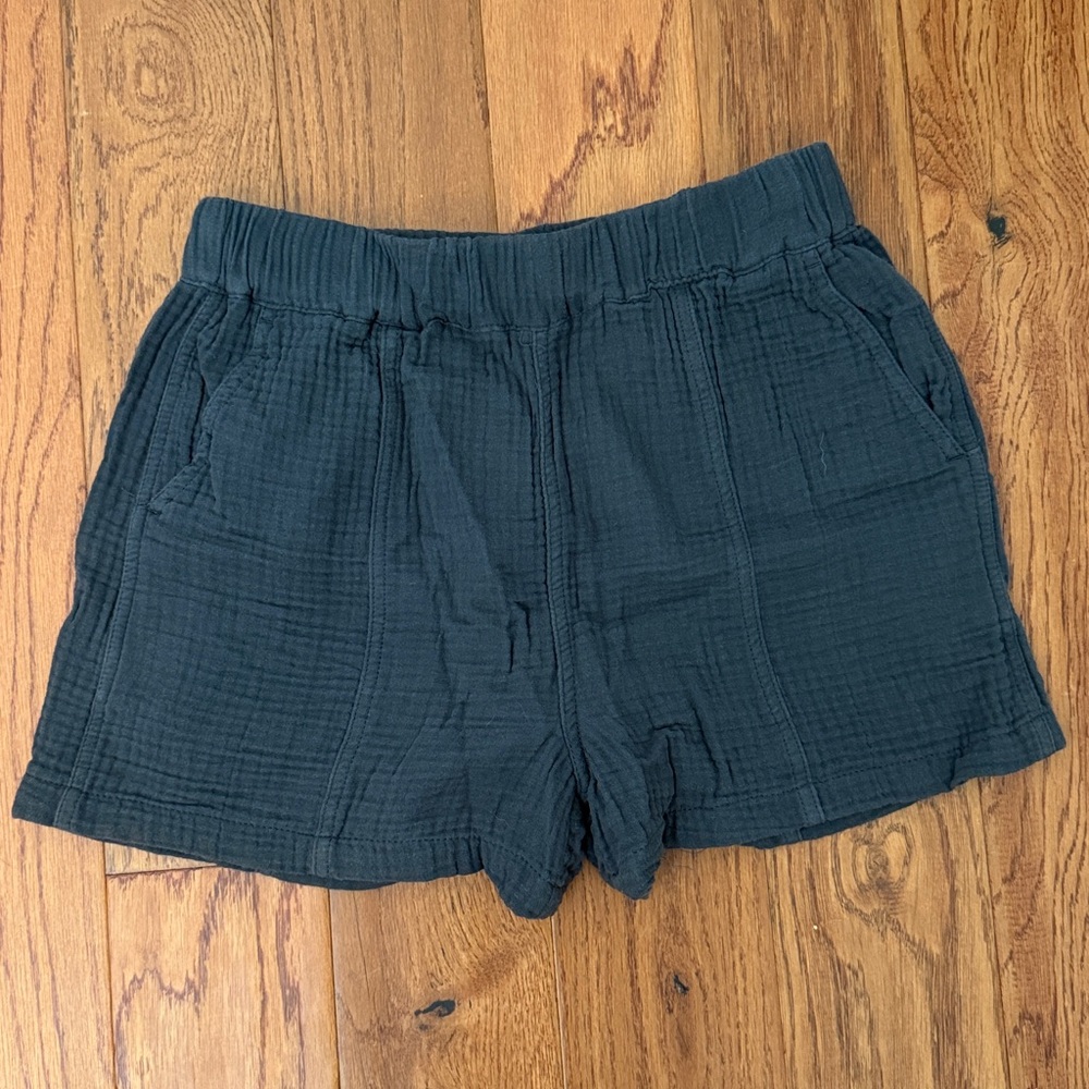 Madewell easy pull on shorts in Lightspun cotton gauze black coal grey - Picture 6 of 10